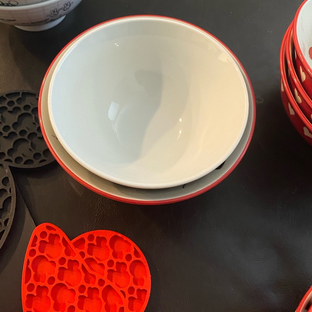Mickey Mouse and Minnie Mouse kitchen items - Picture 10 of 16